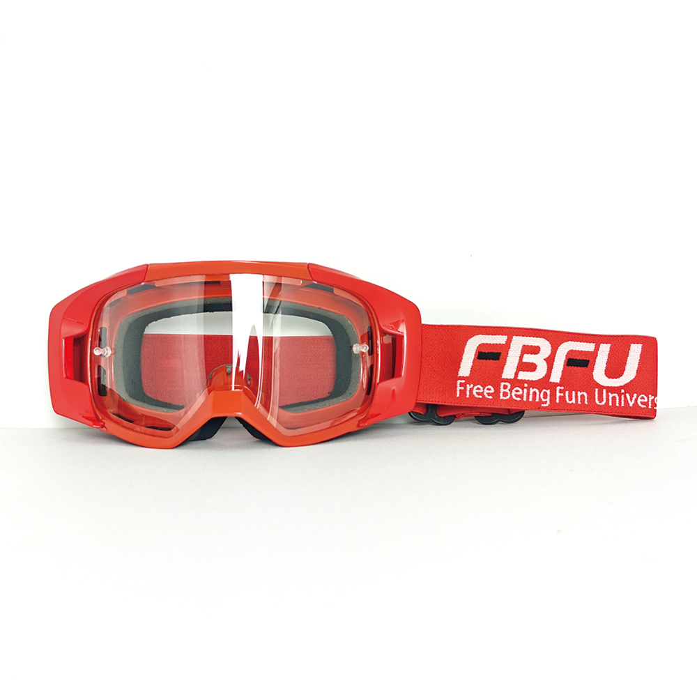 Lunettes transparentes à monture rouge