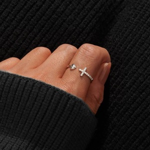 Rainbowkings925スターリングシルバーラブクロスリング、ジルコニアハートリング開口部調節可能なデザインファインジュエリーリング