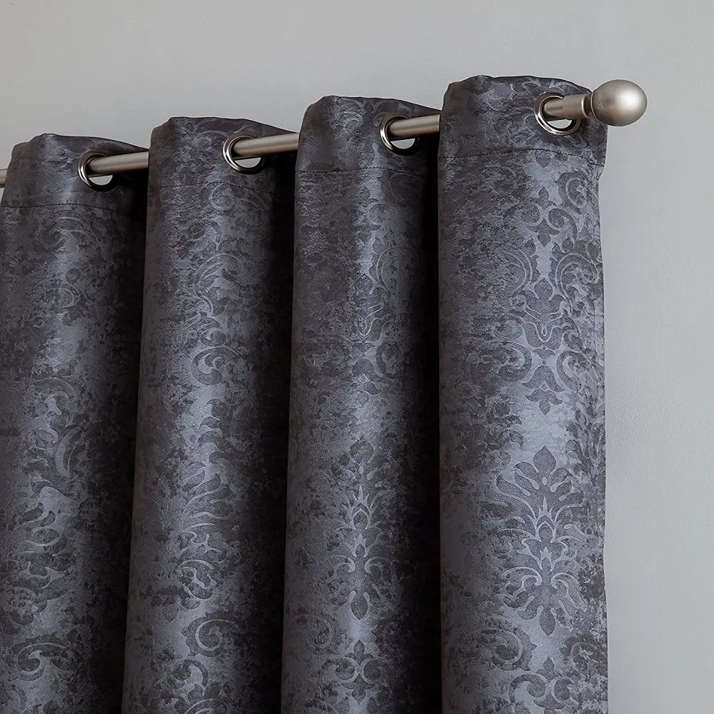リビングルームのクローゼットのためのエンボス加工された織り目加工のダマスクフラワーパターンのカーテンが付いているBindi灰色の木炭停電カーテン