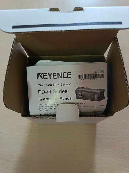 Non-Invasive Flow Meter KEYENCE FD-Q20C Clamp-On Digital Sensor with IP67 Rating for Pipe 1/2"-3/4" Process Control