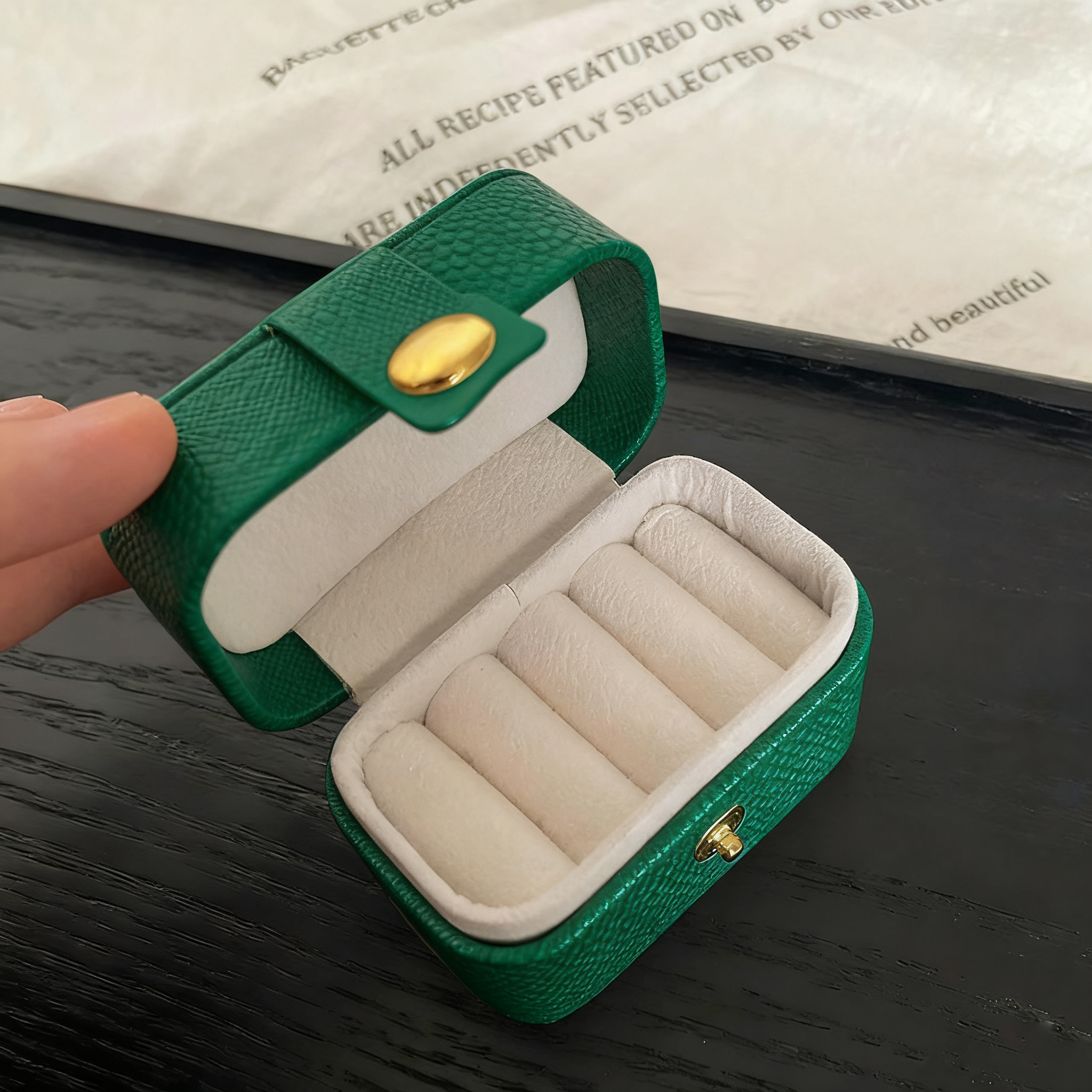 สีเขียว