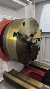 Torno CNC automático fácil de operar Torno CNC resistente para máquina de torno CNC de cama plana de metal - Product Image 3