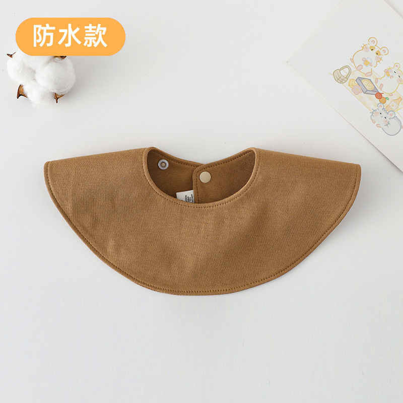 Redondo, doble cara, impermeable, color café.