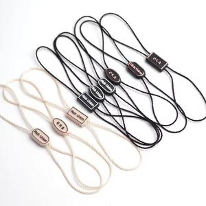 Etiqueta colgante personalizada de lujo cuerda ropa hilo sello cadena bloqueo con logotipo en relieve sello de plástico etiqueta colgante cadena