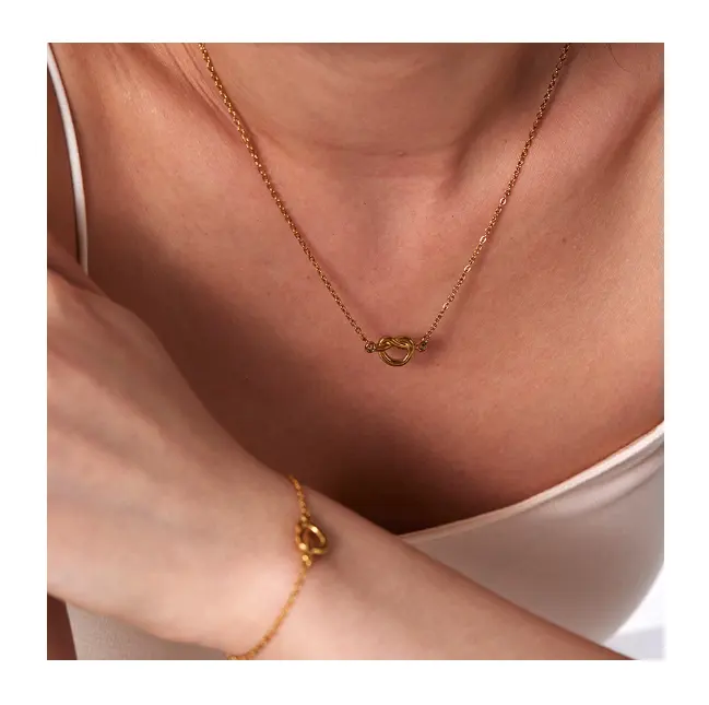 Europäische und amerikanische Knoten Herz Anhänger Halskette 18 Karat vergoldet Edelstahl Valentinstag Schmuck Set