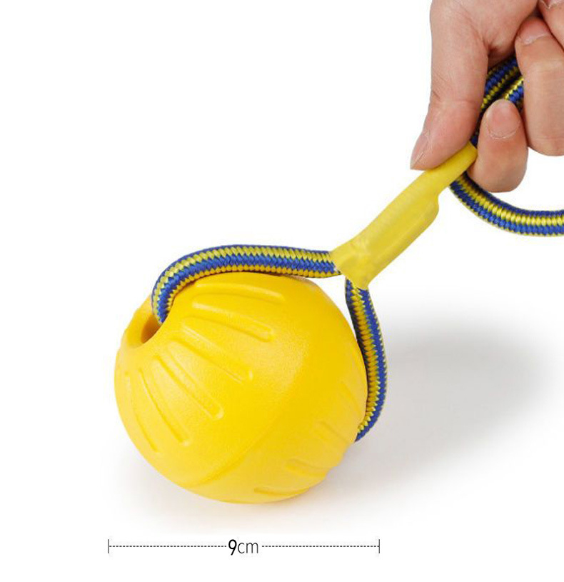 Boule solide de 9cm avec cordon