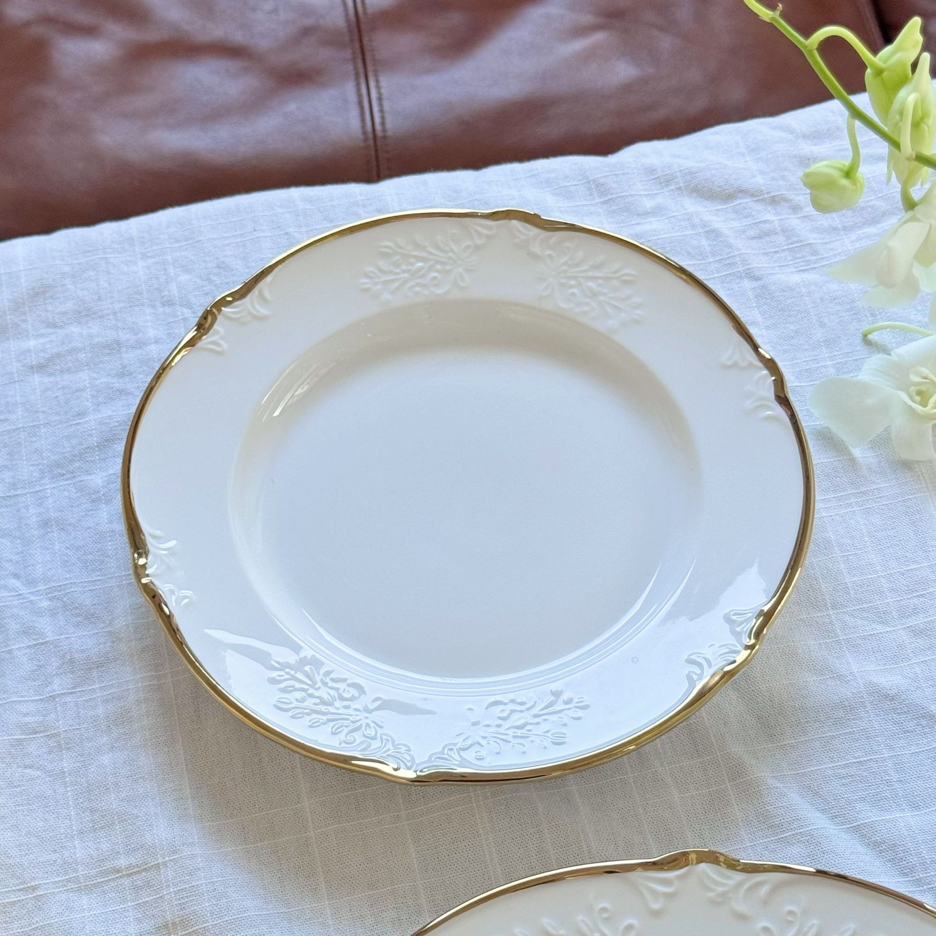 Gold edge lace plate 22*2