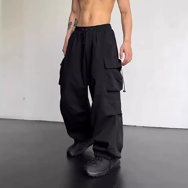 Pantalon cargo ample noir, style parachute