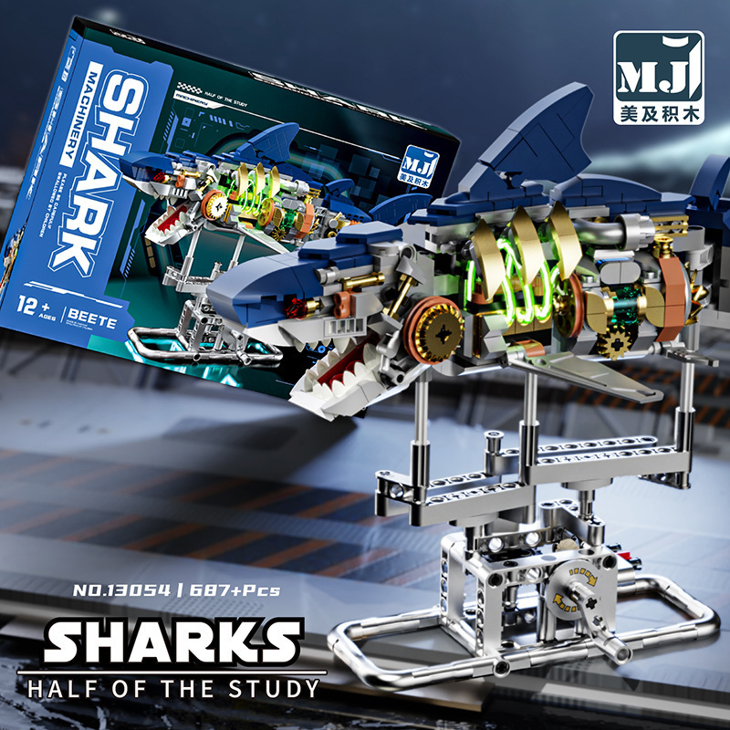 13054 - Requin cyborg avec lumière - 687 particules