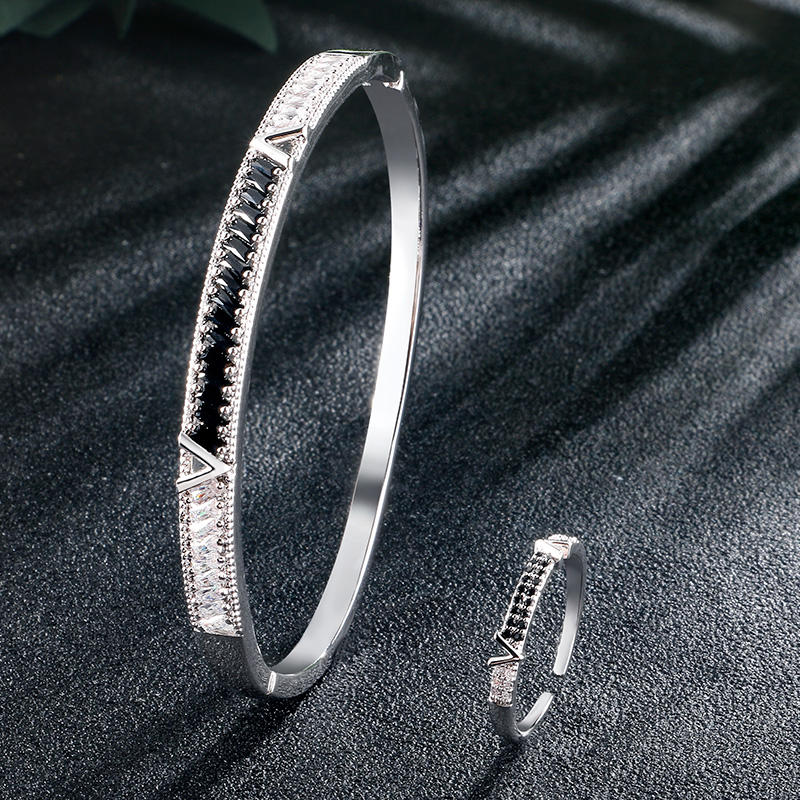 สีขาวและสีดำ