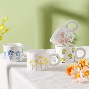 ถ้วยเซรามิกลายดอกไม้400มล. สำหรับเด็กผู้หญิงถ้วยชานมแก้วกาแฟถ้วยเซรามิครูปดอกไม้น่ารักญี่ปุ่น