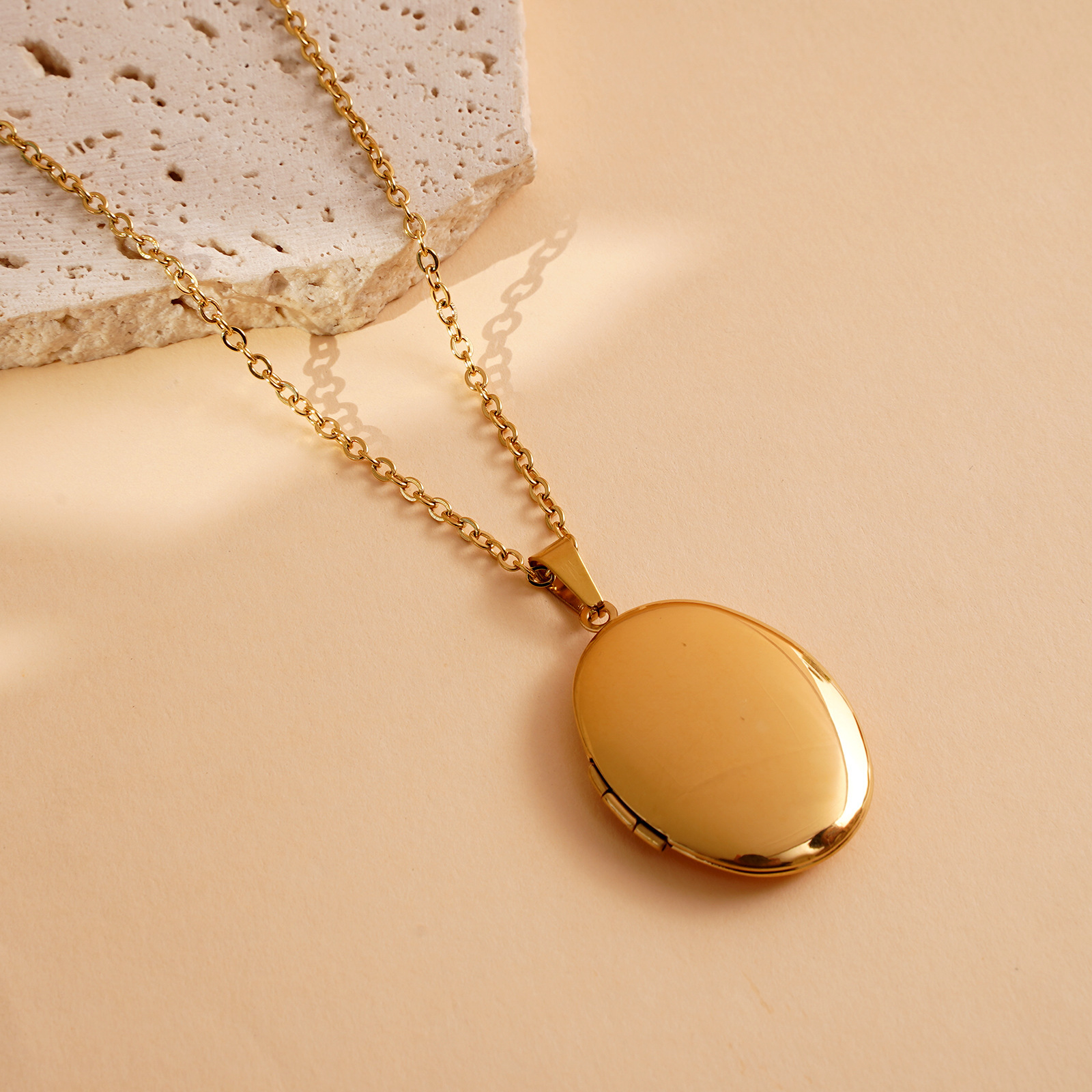 Gold oval phase box 24x29mm