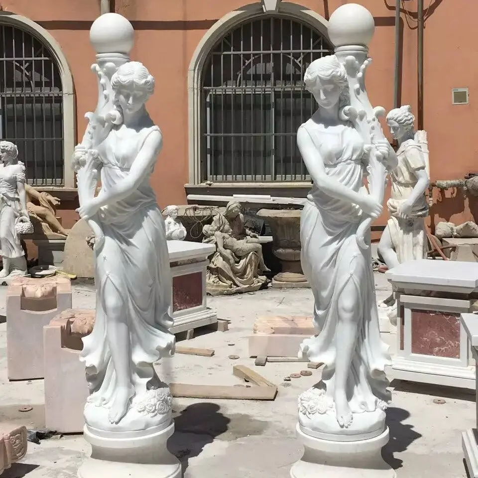 Scultura a grandezza naturale delle statue della lampada di pietra della figura della signora di marmo bianco del giardino