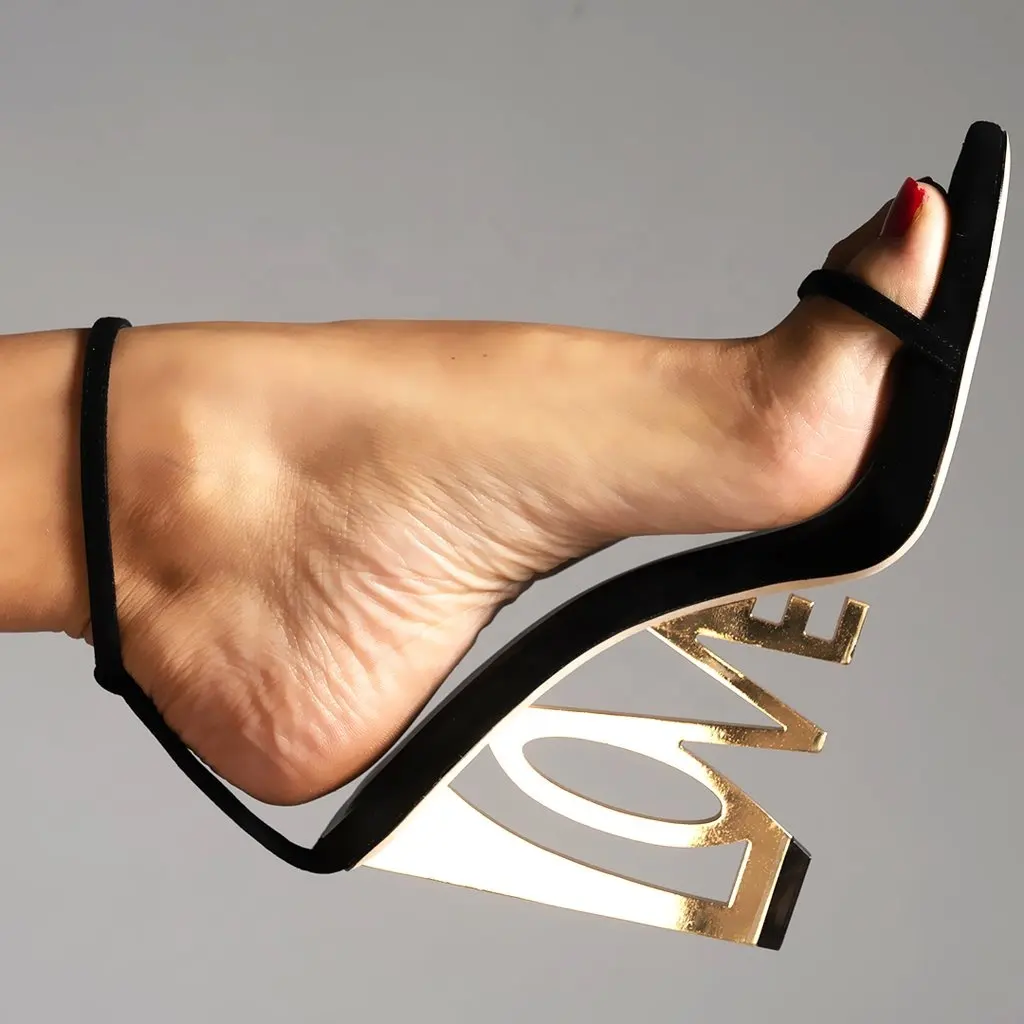 Gold überzogene stahl keil ferse neue design mode liebe keil frauen sandalen
