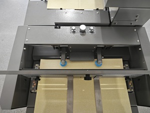 FRONT H10L A4 120-330mm Automatic Cover Feeder and Creasing Glue Binder Henkel Glue 350-450 <strong>Books</strong>/h Automatic Cover Feeder