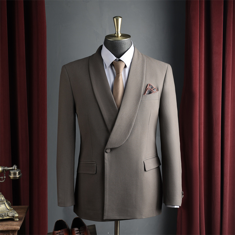 Traje marrón de una sola pieza