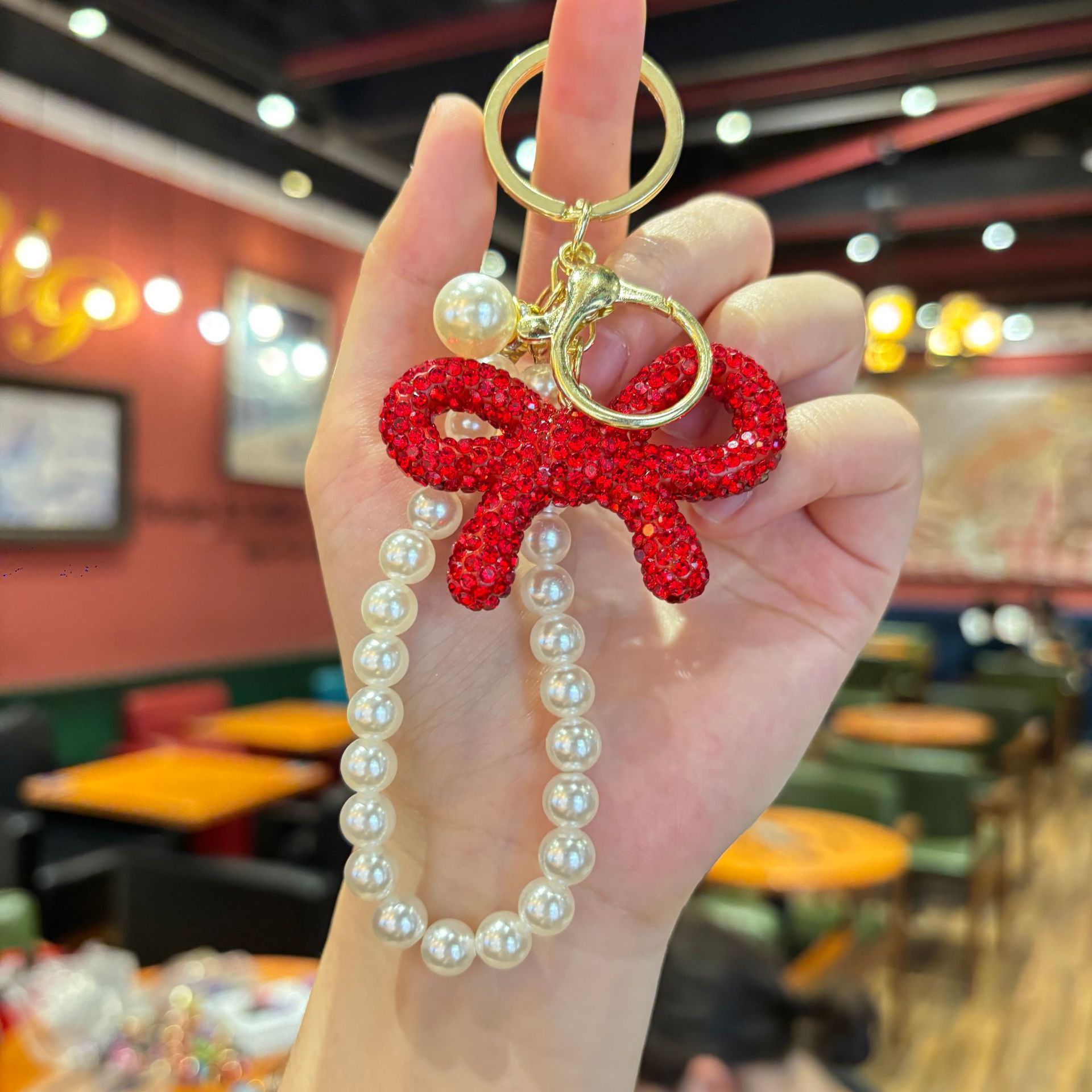 6. Lazo de cinta con cadena de perlas - Rojo