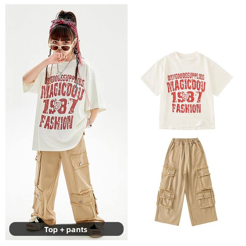 Manches courtes blanches + pantalon kaki