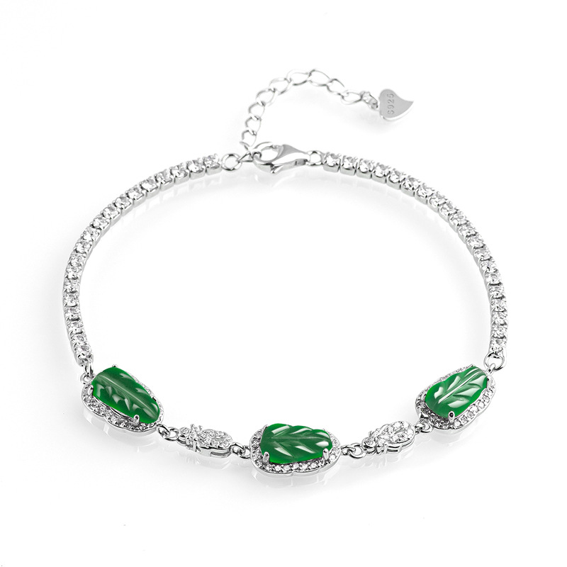 Leaf jade pendant D152