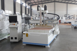 2025 Hot Sale 1325 4*8ft <strong>5</strong>*10ft <strong>CNC</strong> <strong>Router</strong> Machine Syntec <strong>Control</strong> System for Wood Carving Featuring Motor Gear Engine Core - Product Image 2