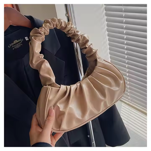 Vintage küçük Crossbody PU deri çanta kadın moda kırışıklık kare çanta katı beyaz basit inek deri