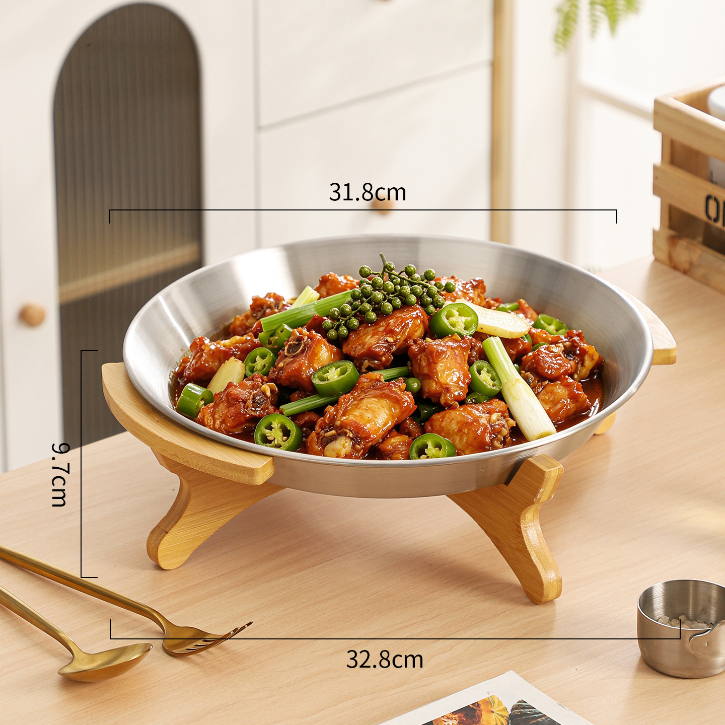 Large stainless steel tray with bamboo stand (silver)