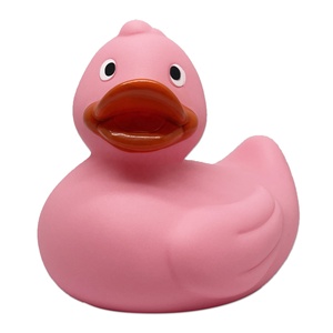Özel düz toplu 3 inç 9cm PVC toptan Logo pembe siyah beyaz plastik küvet gıcırtılı sarı banyo oyuncak ördekler lastik ördek