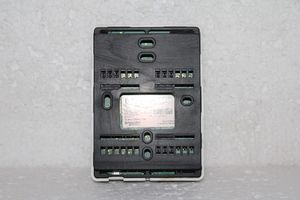 Nuevo y Original Plc SER8300A0B00 LineVoltage Coil Room Controller BACnet MSTP PLC Controlador de programación - Product Image 5