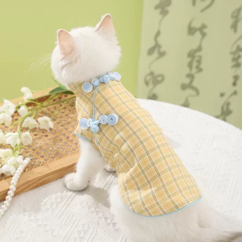 Cheongsam jaune frais et élégant