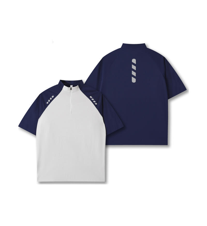 Gris claro combinado con azul marino.