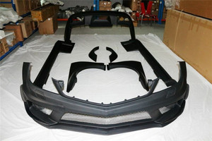 Amg W204C63バンパーフェンダーサイドスカート用W204C63ブラックシリーズボディキット