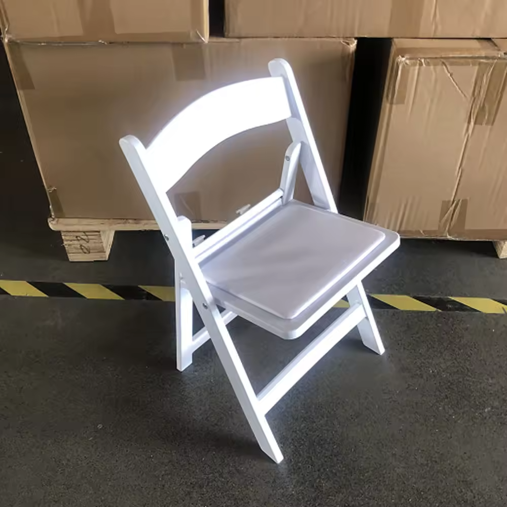 Chaise en résine pour enfant