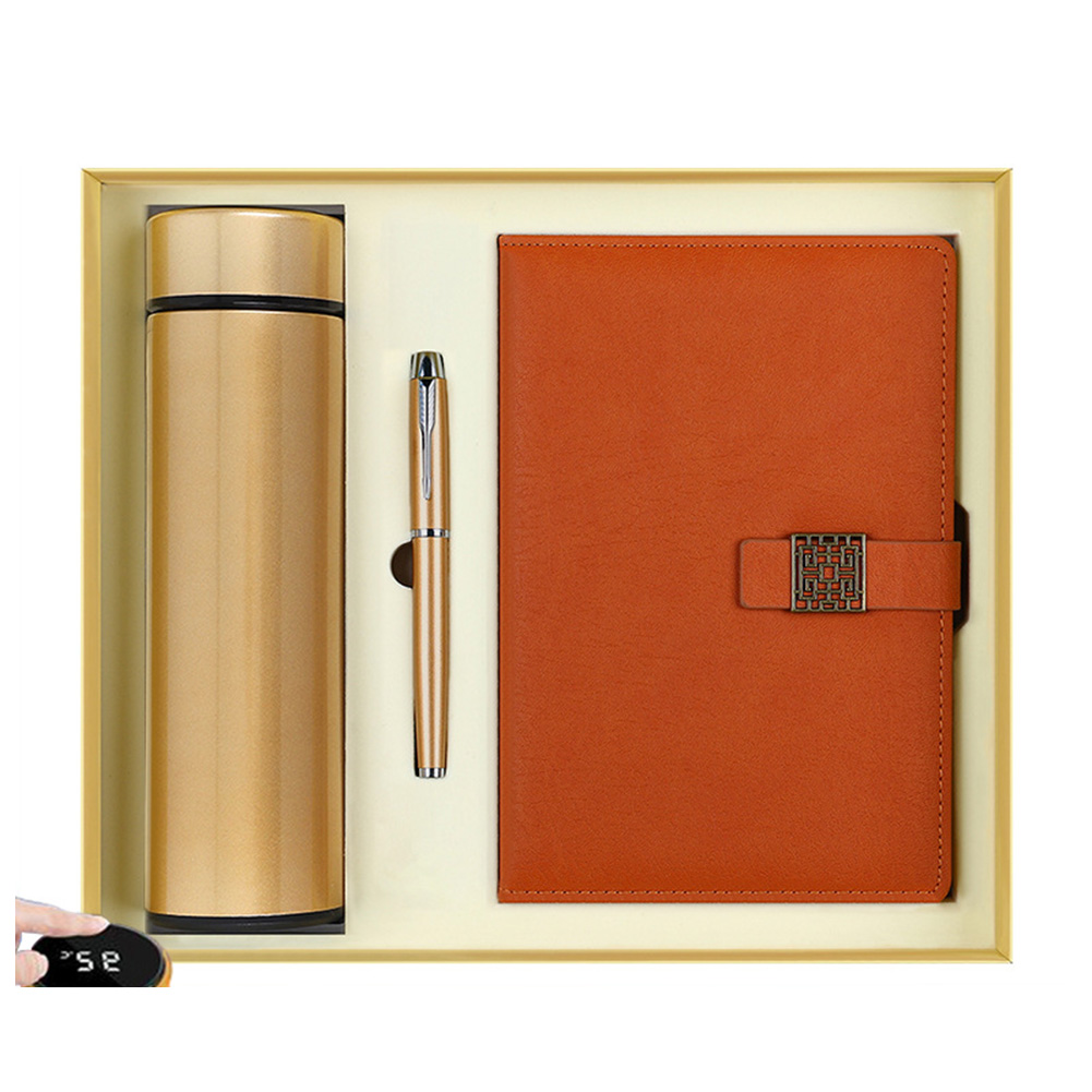 Oro-botella de agua + pluma + cuaderno