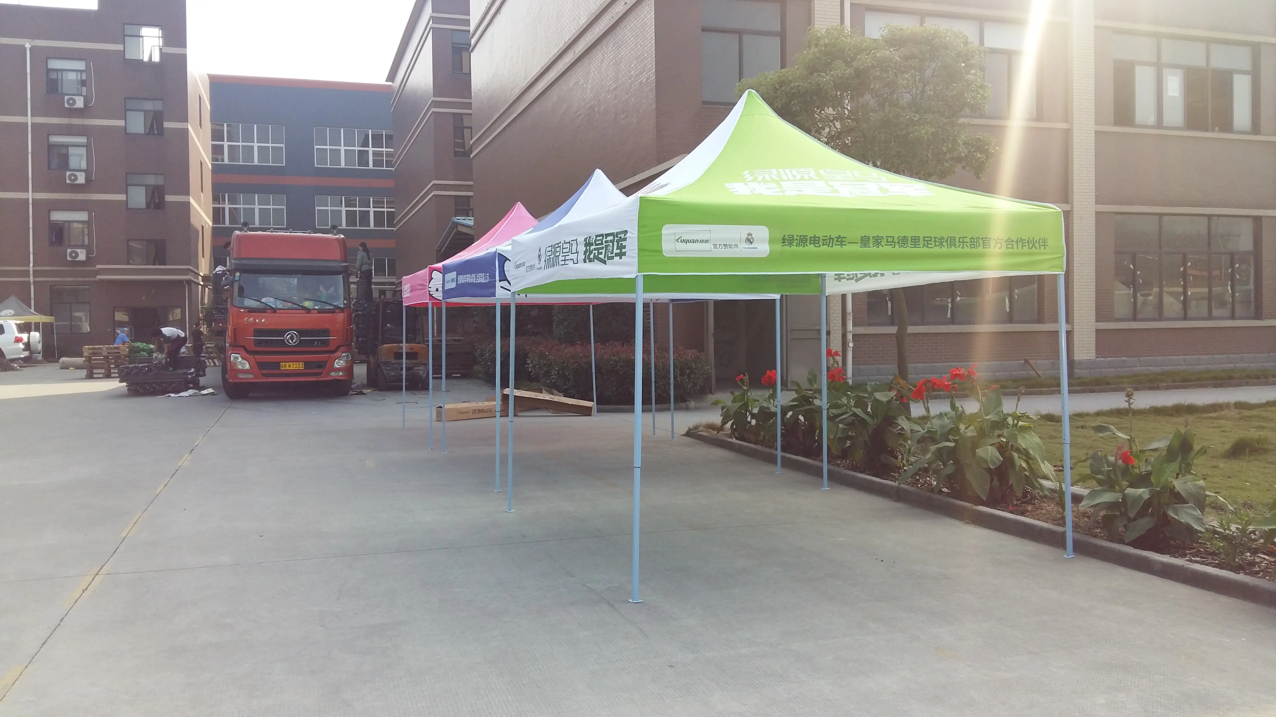 2024 Mesas altamente preferidas Carpa para fiestas Eventos promocionales Reuniones al aire libre Gazebo al aire libre para exhibiciones comerciales