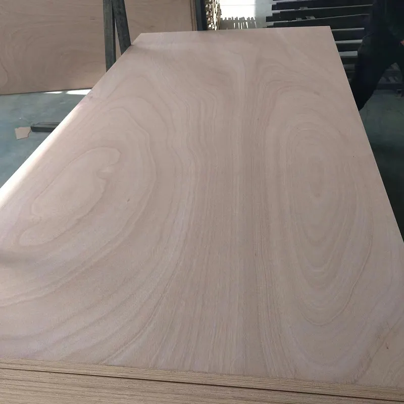 Hoja de contrachapado de pino de madera dura de tamaño personalizado contrachapado comercial con cara de pino de 5mm