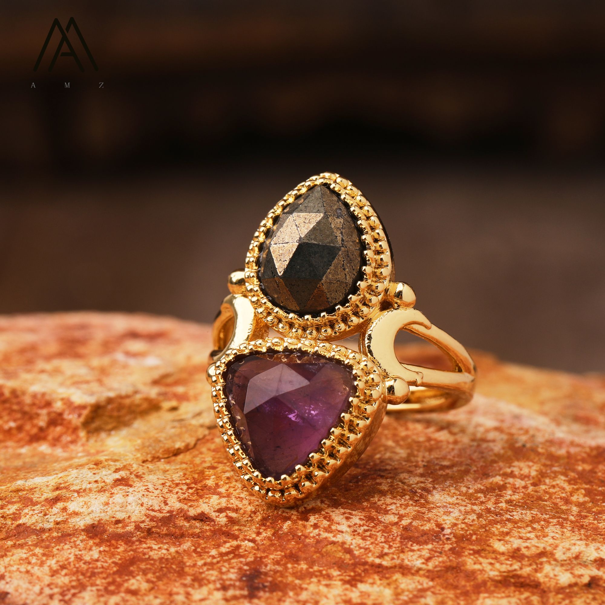 Anillo de Oro con Pirita de Hierro