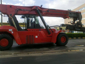 45 Ton Container Reach Stacker XCS4531K con buen rendimiento para la venta - Product Image 3