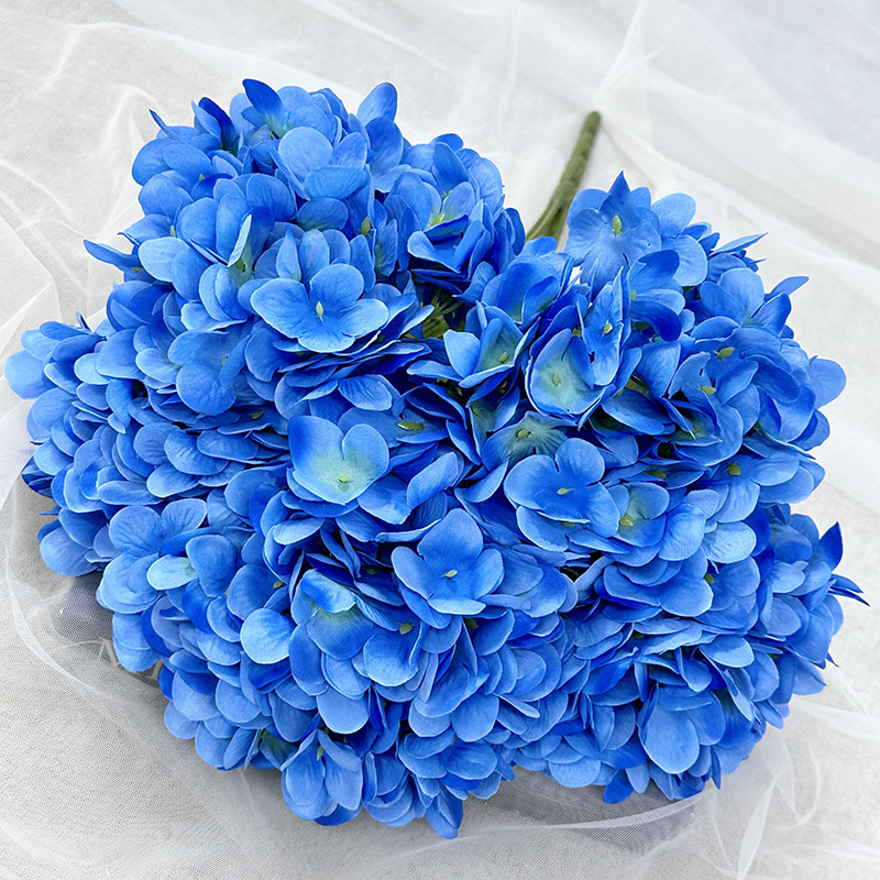 Azul oscuro