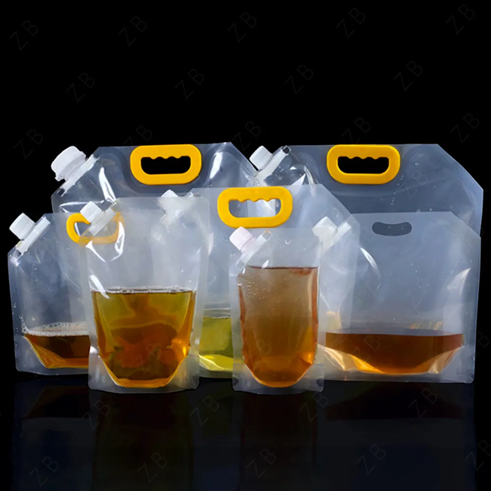 Venta al por mayor de bolsas impermeables transparentes reutilizables para bebidas de cerveza de grado alimenticio con asa bolsa de pie para líquidos con pico para jugo