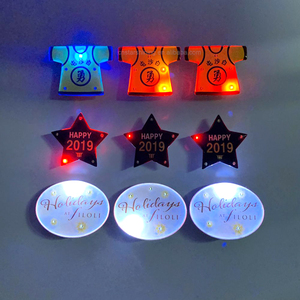 OEM מפעל מותאם אישית צורת לוגו LED זוהר כפתור דש פין LED שם תג קידום מכירות LED תג LED תג פין המפלגה - Product Image 1