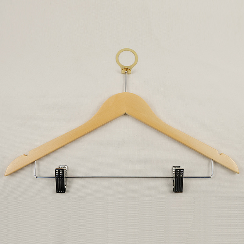 Bois avec clips métalliques