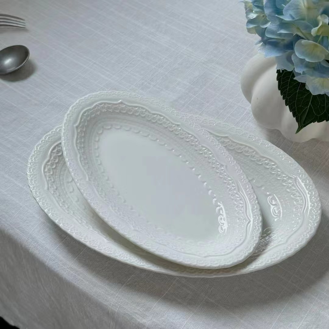 WhiteEmbossed oval plate 25.5*16*3