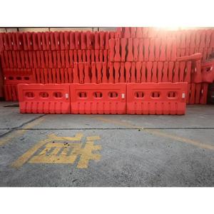 Nhà máy trực tiếp giá tùy chỉnh chống va chạm đường phố HDPE tiêm nước ngựa giao thông đường khối rào cản - Product Image 4