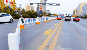 Lối vào đường cao tốc rào cản giao thông hệ thống chuyển hướng xe điều khiển giao thông từ xa rào cản di động - Product Image 3