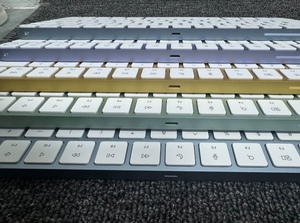 苹果Macbook Pro空气充电键盘MK293LL/A带触摸标识的魔术键盘A2449像新的一样使用 - Product Image 6