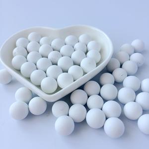 كرة سيراميك ألومينا بيضاء خاملة ، كرة طحن متوسطة الجودة ، كرة سيراميك ذات نوعية جيدة - Product Image 4