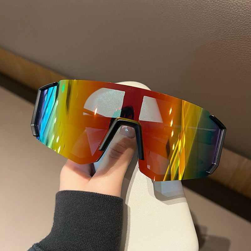 Black frame-red lens
