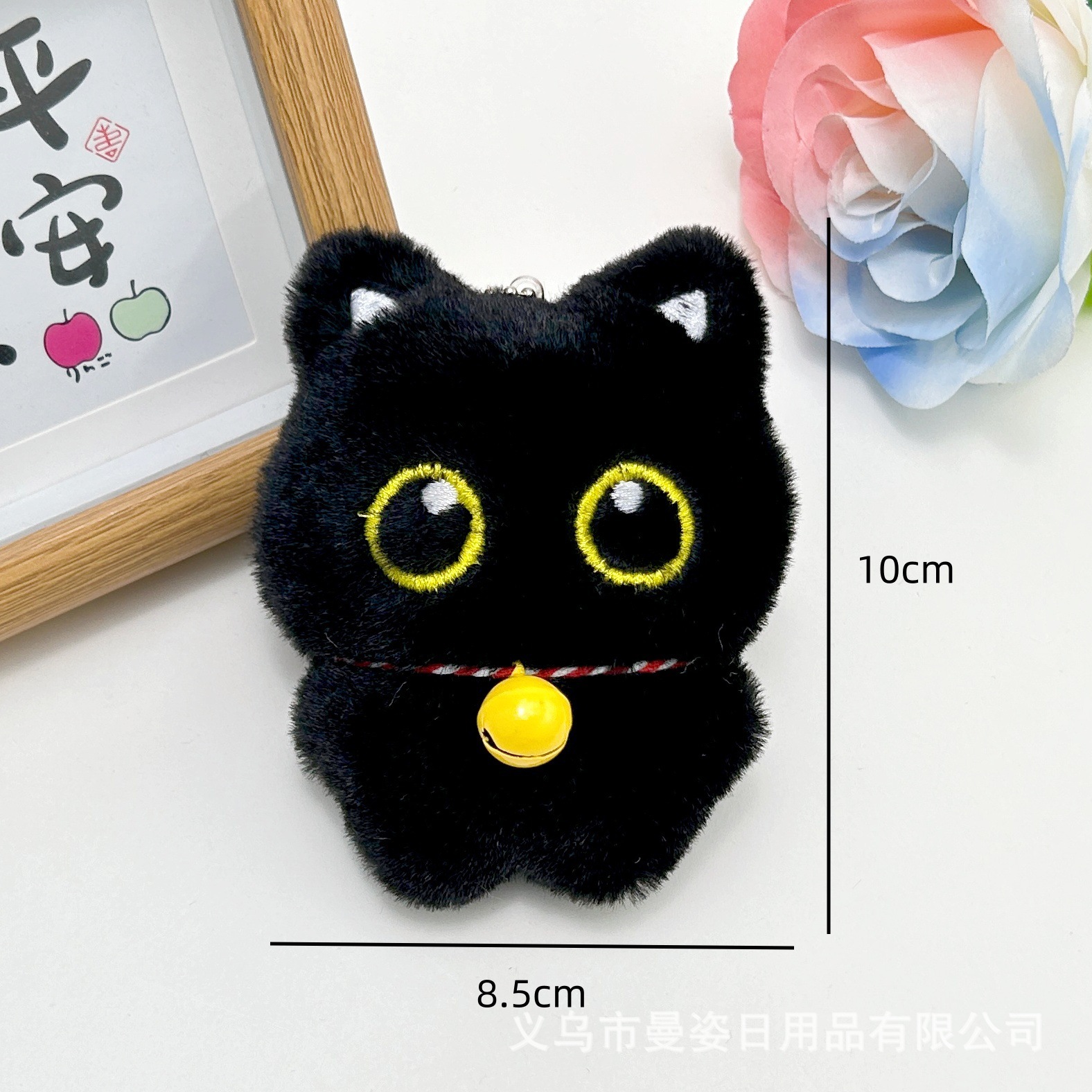 Collar de cuentas chillonas con forma de gato negro con campana y ojos grandes