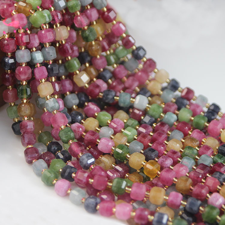 Tourmaline en forme de cube de sucre - Coupe diagonale optimisée - 6 mm - 52 pierres - 16g