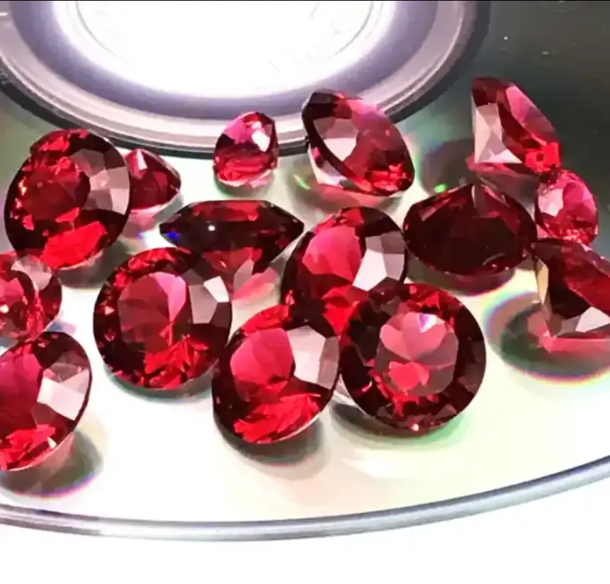 Laboratorio creato pietra preziosa sciolta colore rosso rubino pietra di forma diversa smeraldo cresciuto in laboratorio migliore qualità